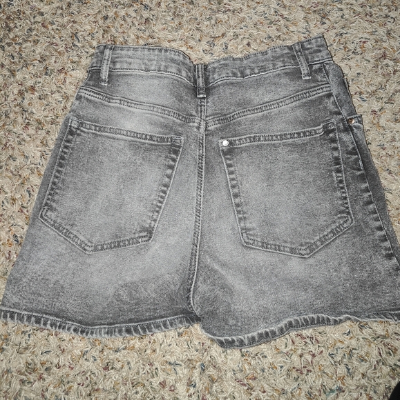 High Rise Short - Picture 3 of 3